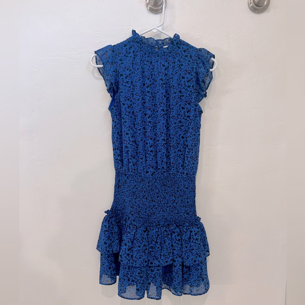 New w/o tags dress from a California Boutique. Elastic waist & layered bottom